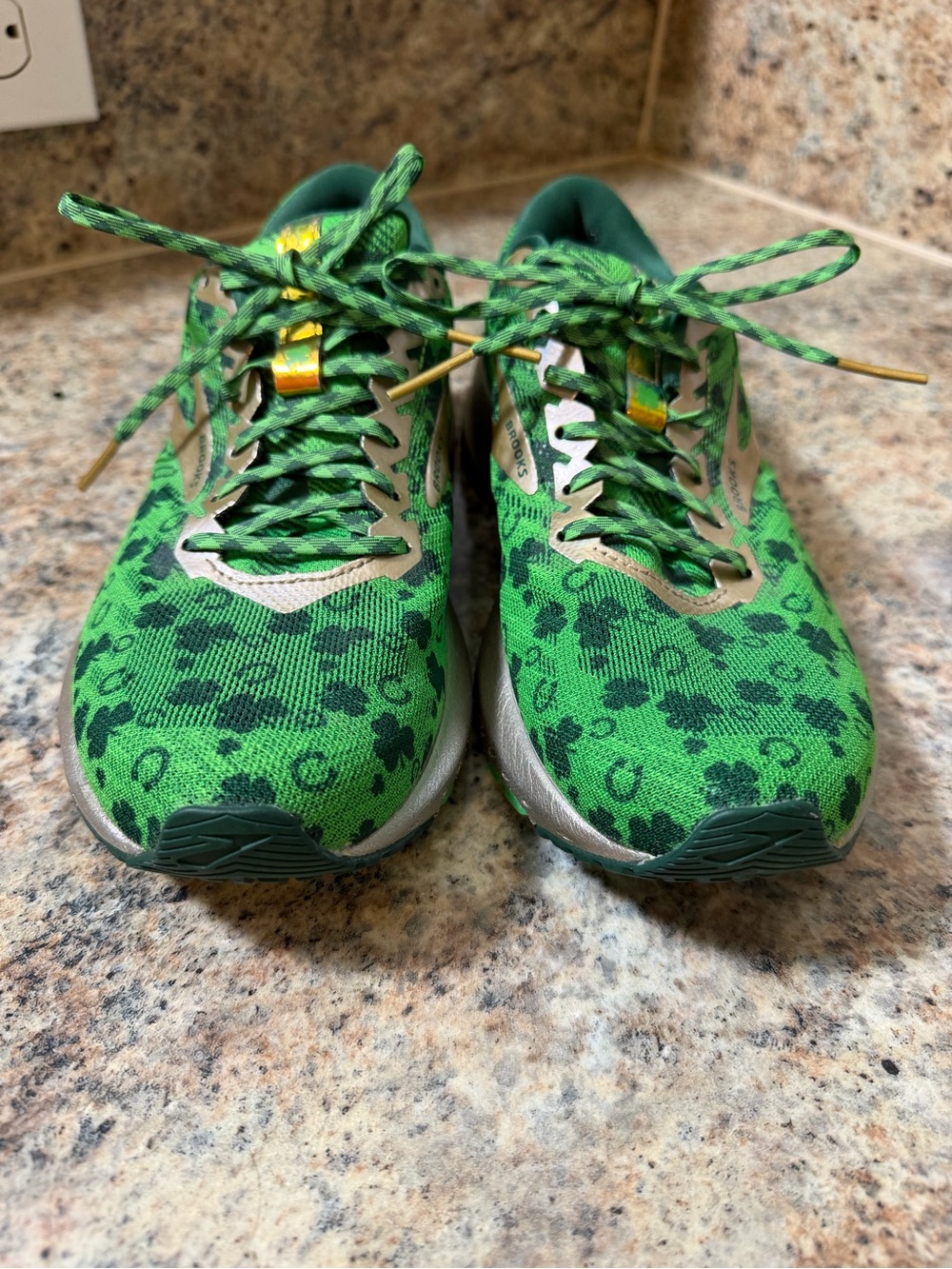 Brooks Launch 6 Run Lucky Green Gold Shamrock Shoes Womens Size US 7 Clover - Picture 8 of 11